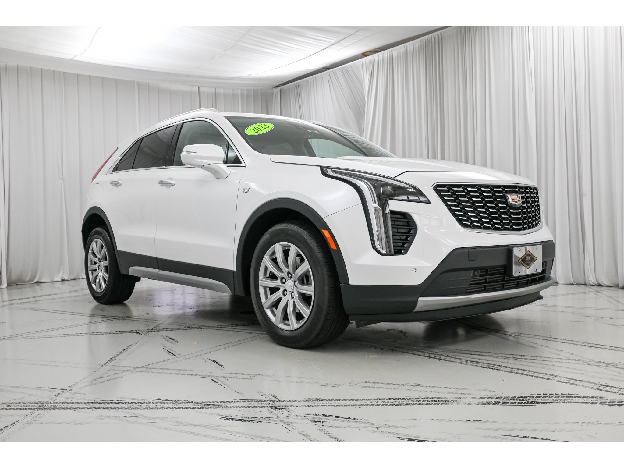 Used 2023 Cadillac XT4 Premium Luxury w/ Cold Weather Package FWD image 2