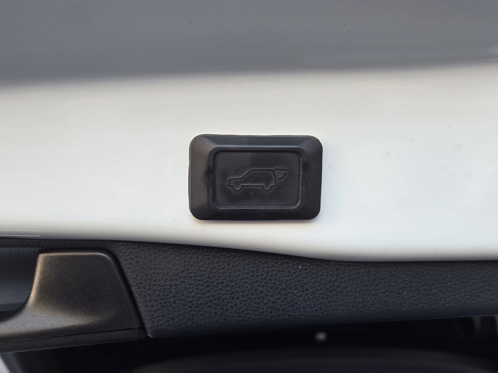 Certified 2021 Toyota RAV4 XLE Premium FWD image 26