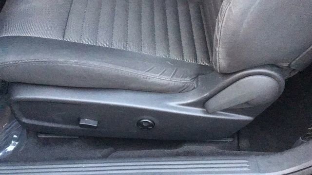 Used 2014 Dodge Challenger SXT image 11