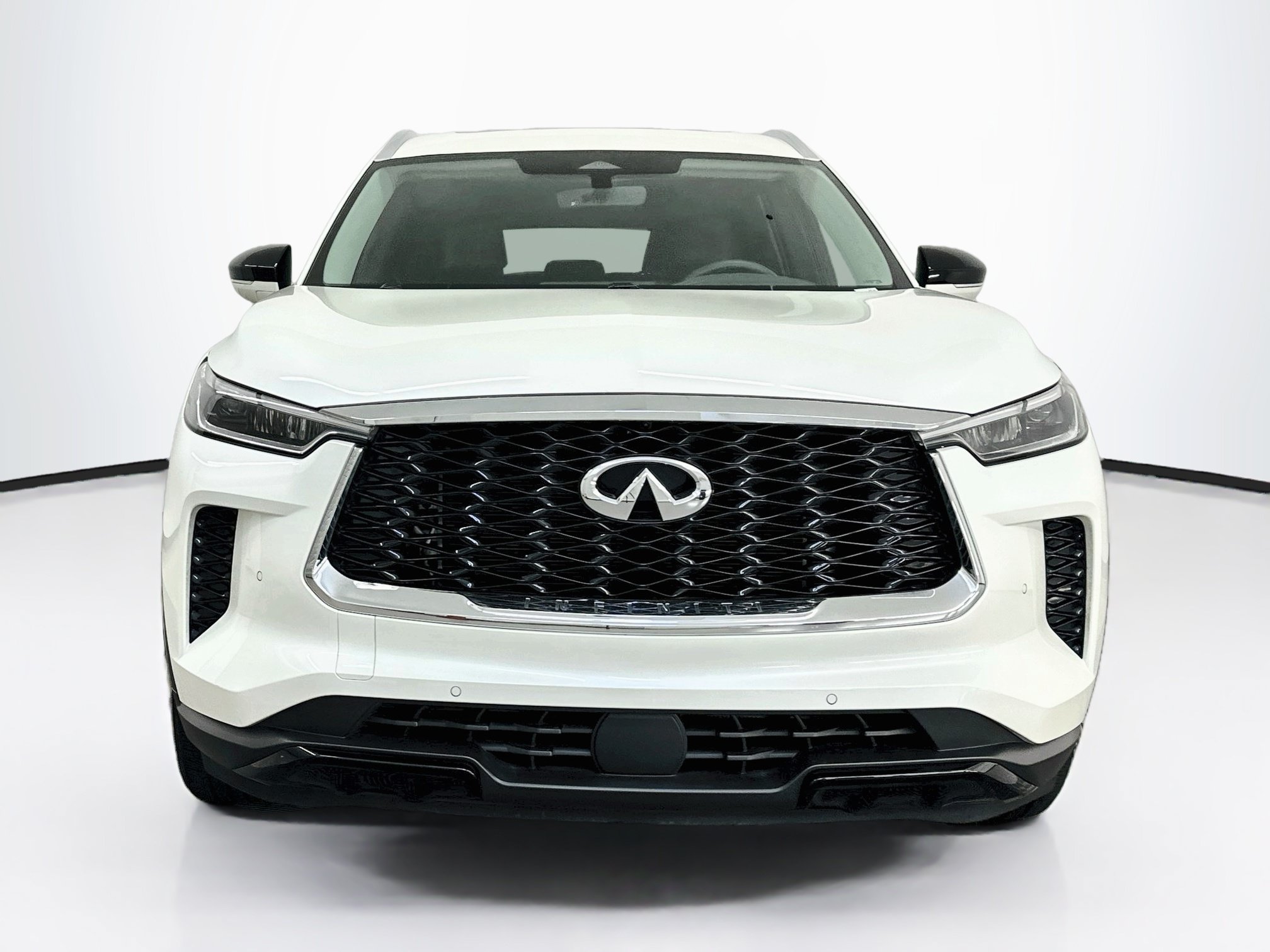Used 2023 INFINITI QX60 Luxe AWD/4WD image 2