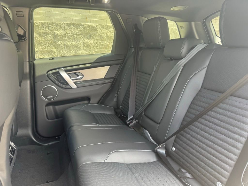 New 2024 Land Rover Discovery Sport Dynamic SE image 13