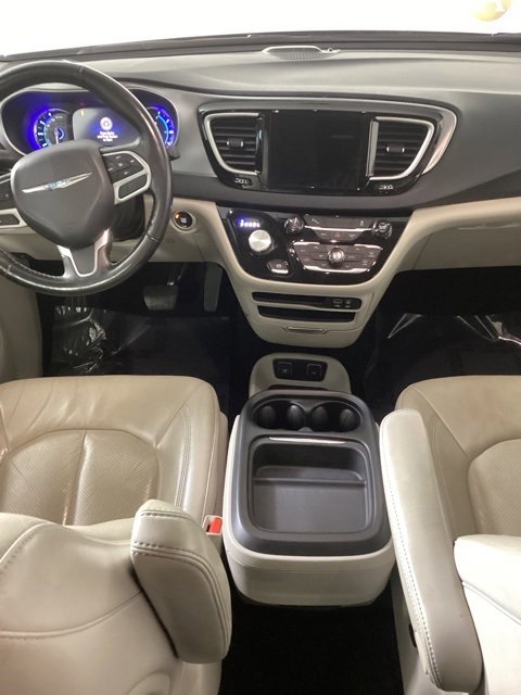 Used 2020 Chrysler Pacifica Touring-L image 19