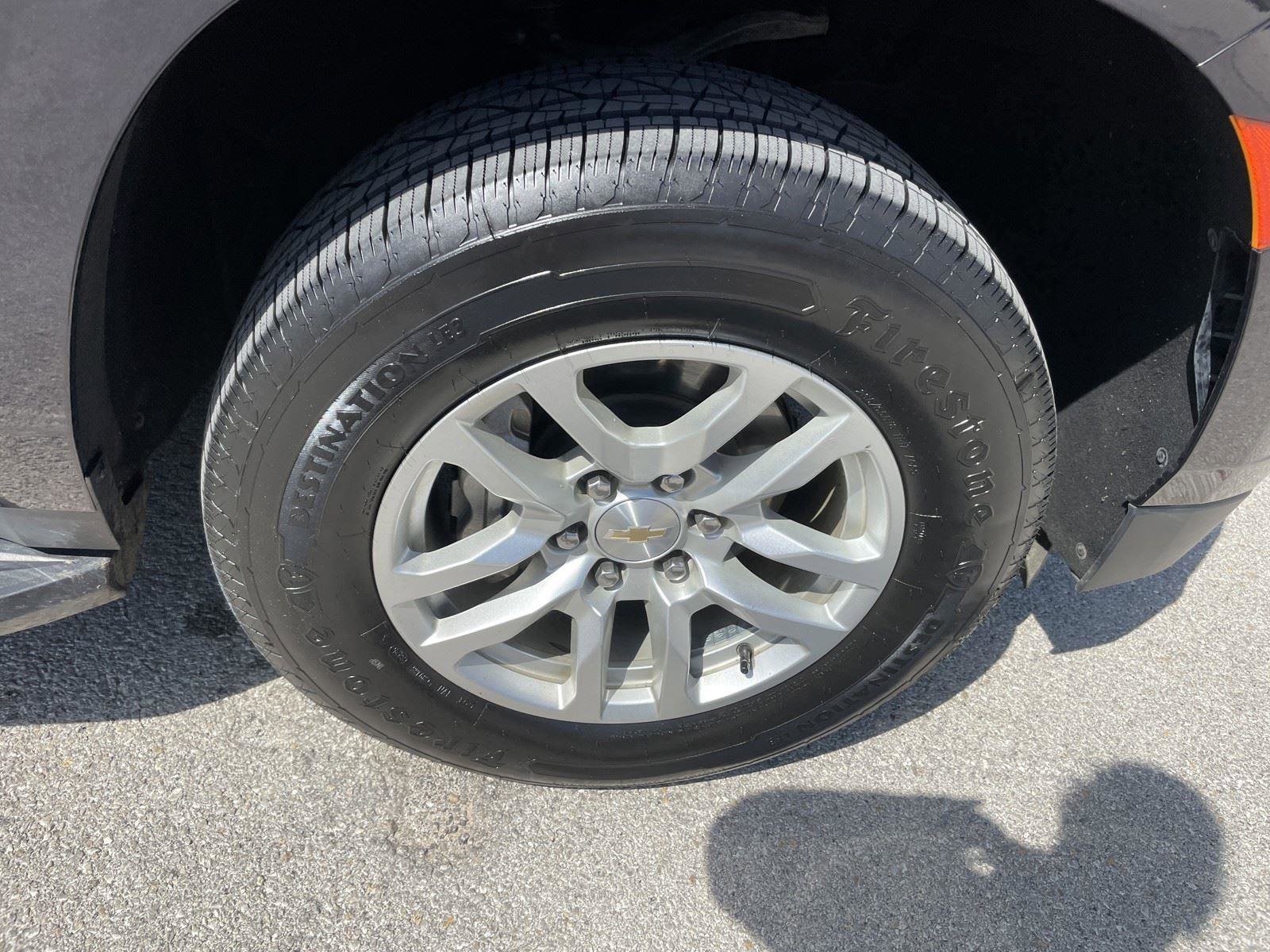 Used 2024 Chevrolet Suburban LT image 35