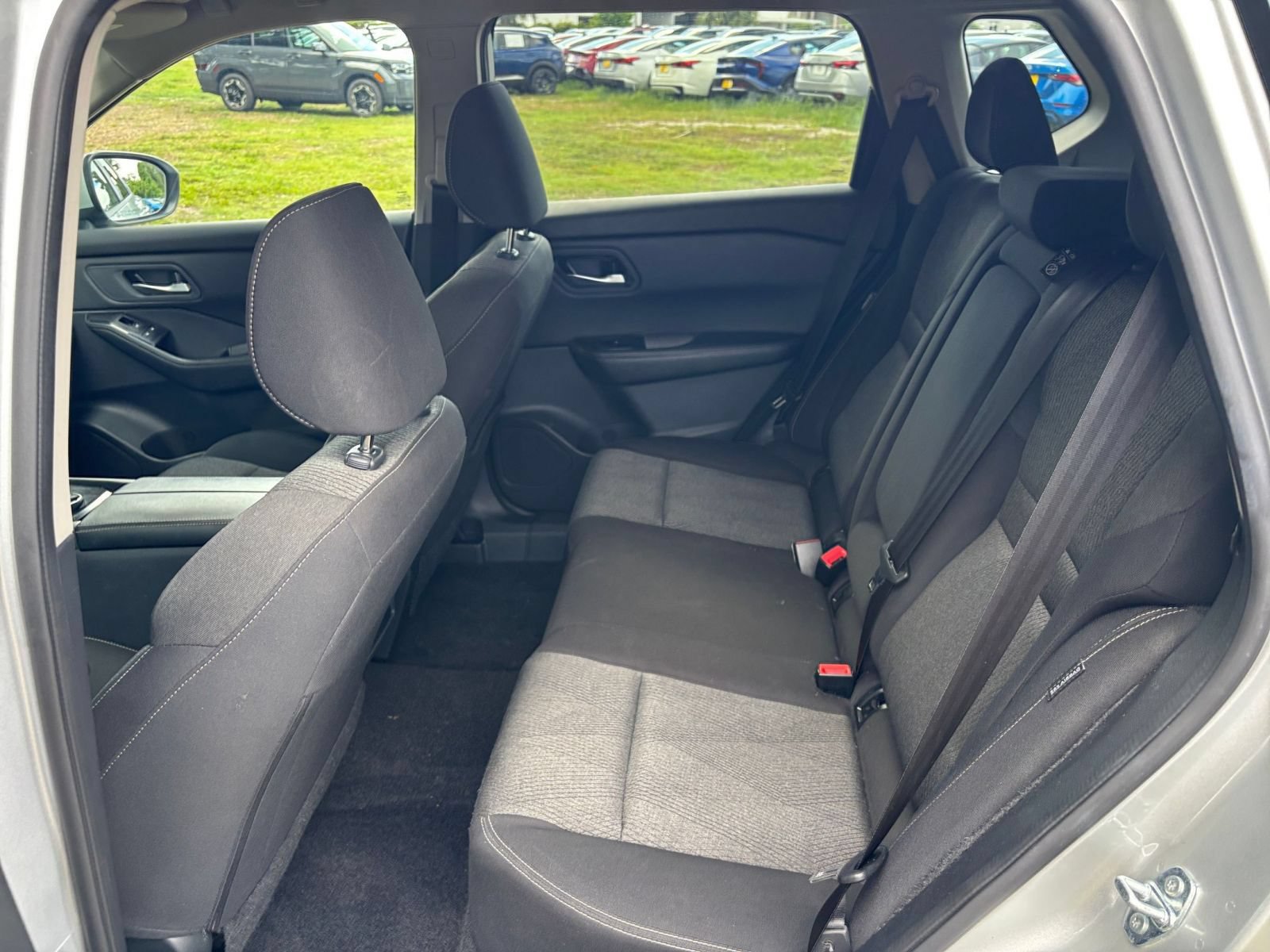 Used 2025 Nissan Rogue SV AWD/4WD image 26