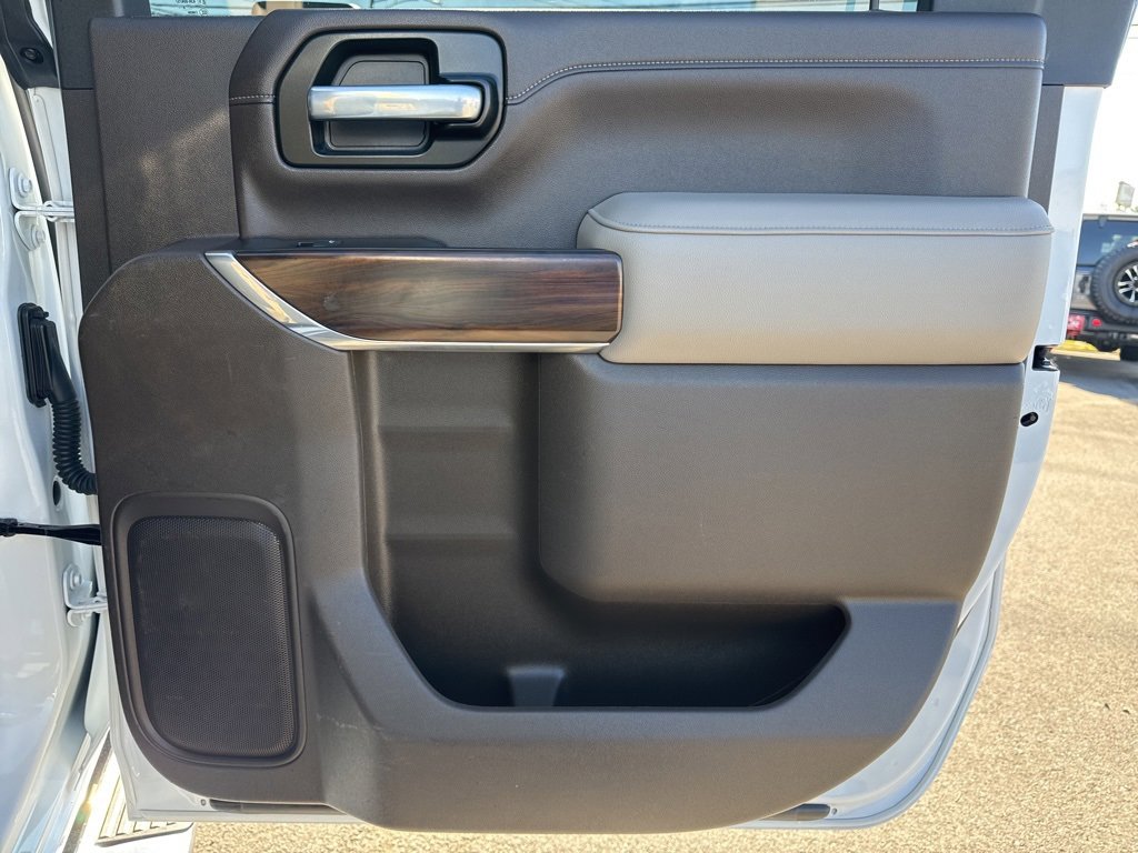 Used 2021 GMC Sierra 3500 SLT w/ SLT Preferred Package image 17