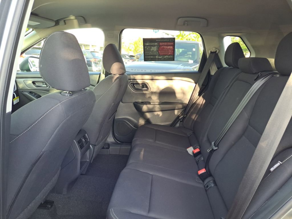 Used 2025 Nissan Rogue S image 7