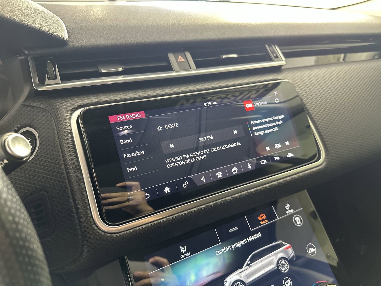 Used 2019 Land Rover Range Rover Velar S AWD/4WD image 16