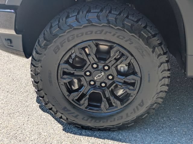 Used 2024 Chevrolet Silverado 1500 ZR2 w/ Technology Package AWD/4WD image 14