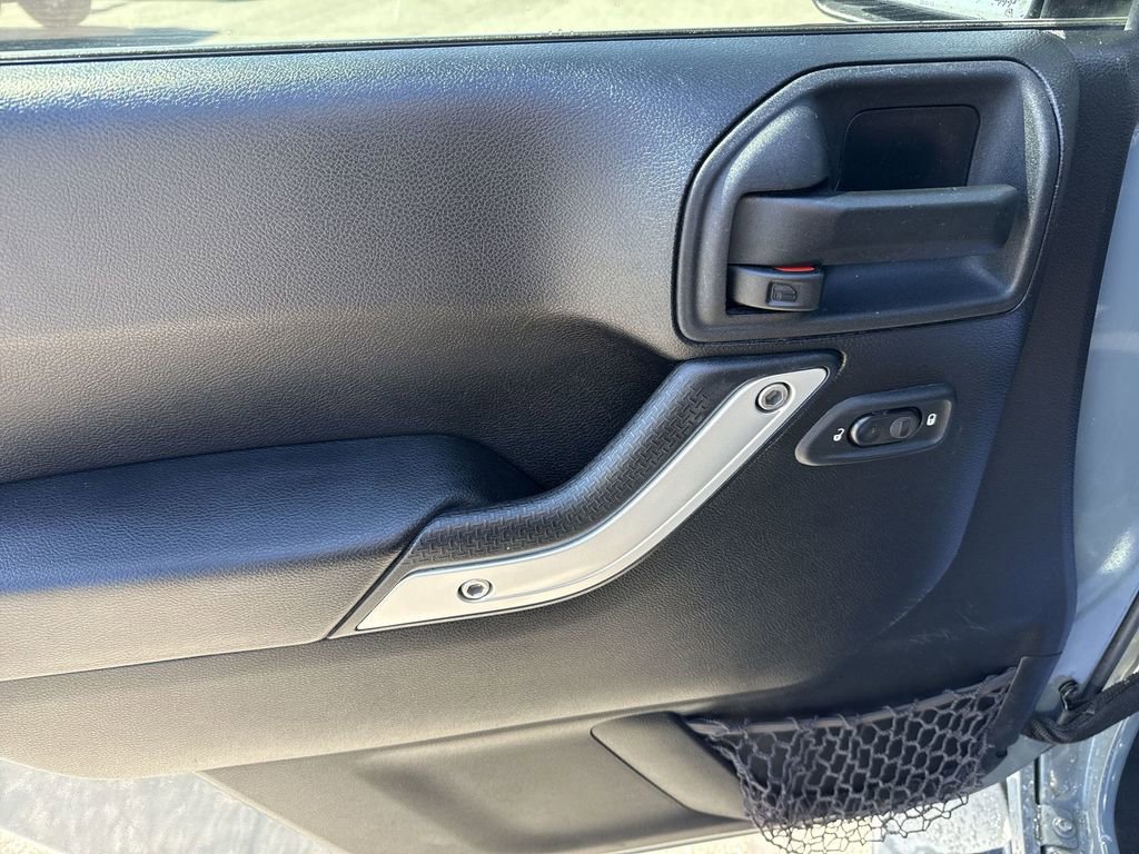 Used 2015 Jeep Wrangler Unlimited Sahara w/ Dual Top Group image 15