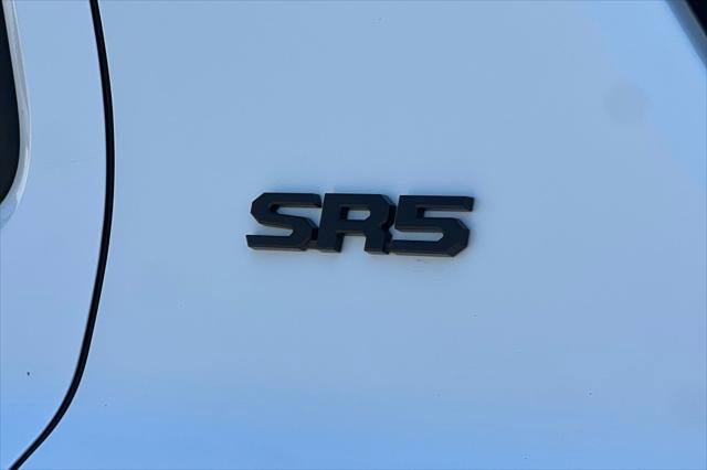 Certified 2025 Toyota 4Runner SR5 AWD/4WD image 32
