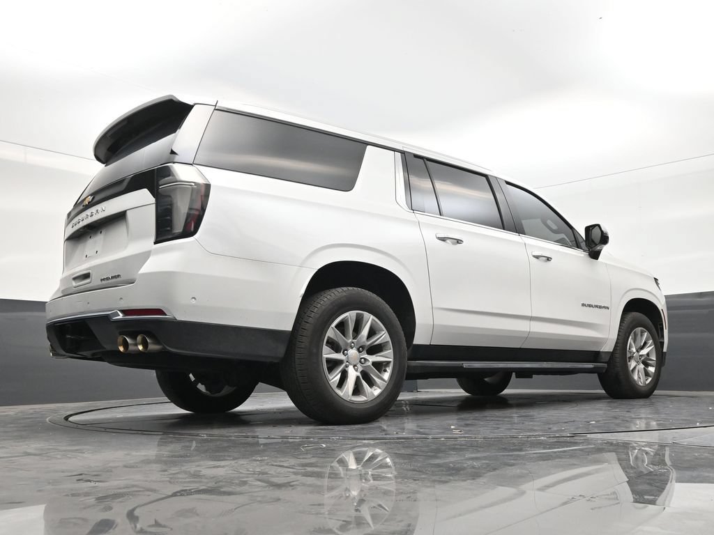 Used 2025 Chevrolet Suburban Premier RWD image 23