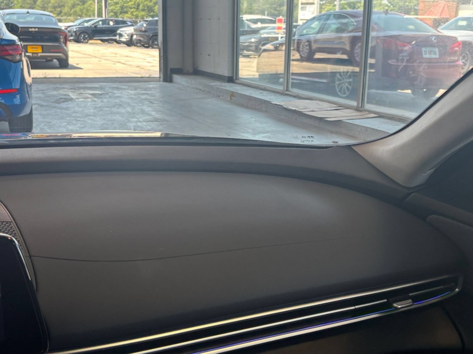 Used 2025 Hyundai Elantra Limited FWD image 36