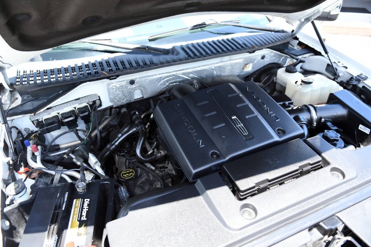 Used 2014 Lincoln Navigator L 2WD image 23