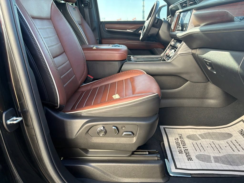 Used 2024 GMC Yukon Denali Ultimate AWD/4WD image 35