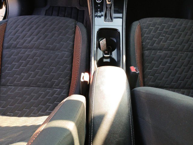 Used 2022 Nissan Kicks SR w/ Interior Electronics Package FWD image 15