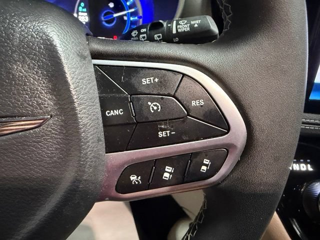 Used 2023 Chrysler Pacifica Touring-L FWD image 37