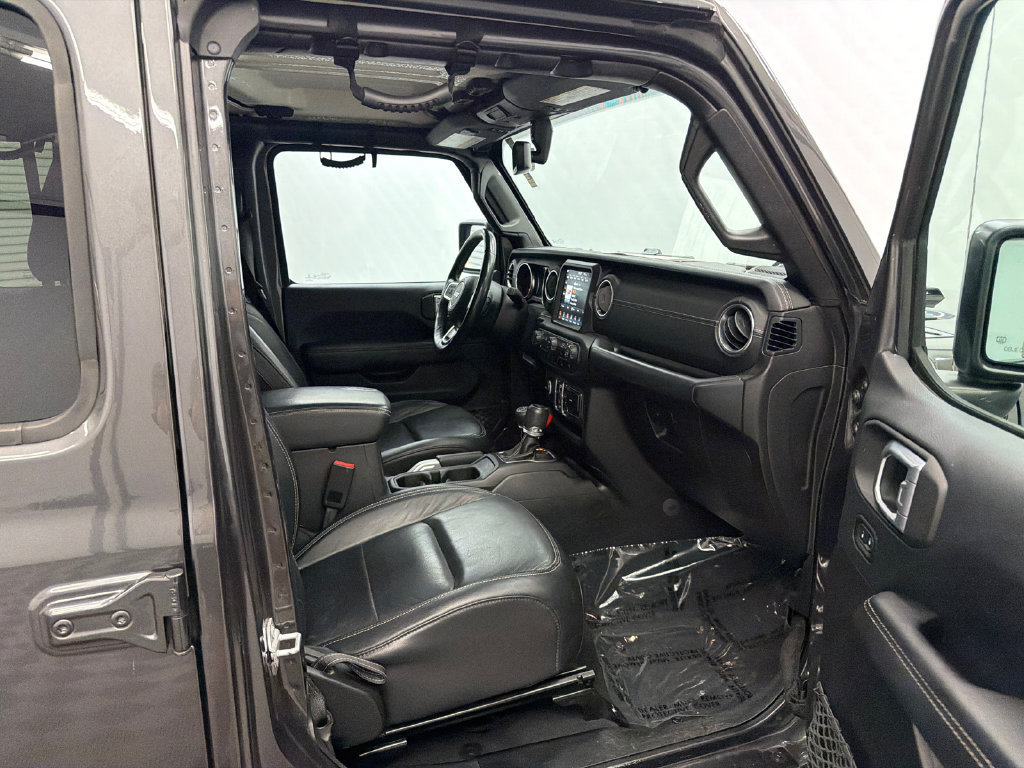 Used 2018 Jeep Wrangler Unlimited Sahara AWD/4WD image 14