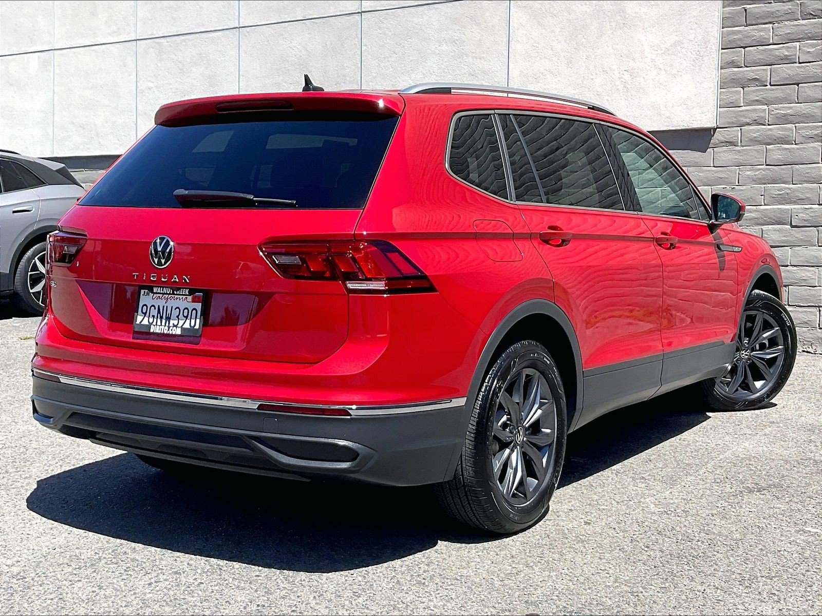 Certified 2023 Volkswagen Tiguan SE FWD image 13