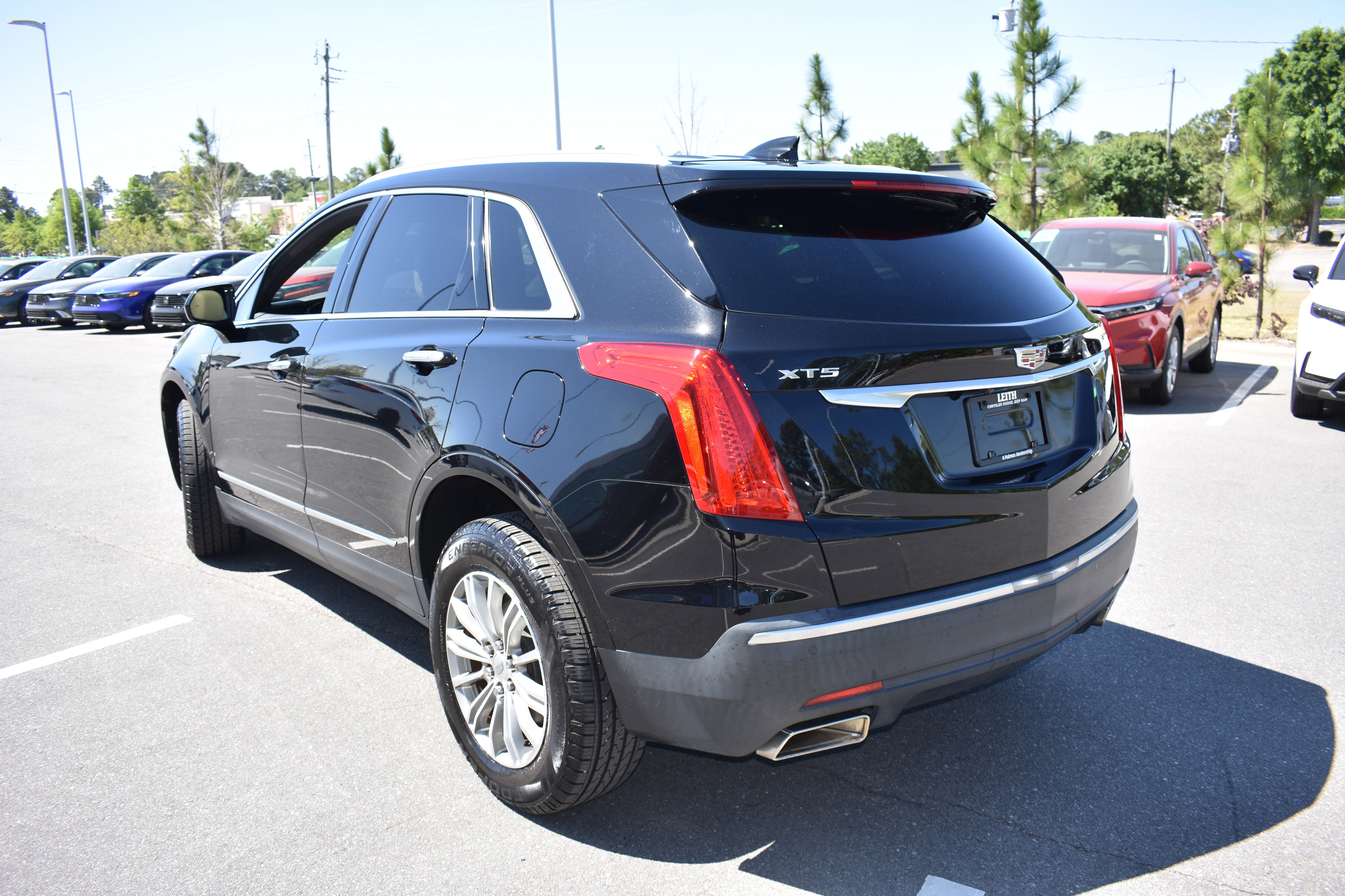 Used 2017 Cadillac XT5 Luxury w/ Driver Awareness Package FWD image 7