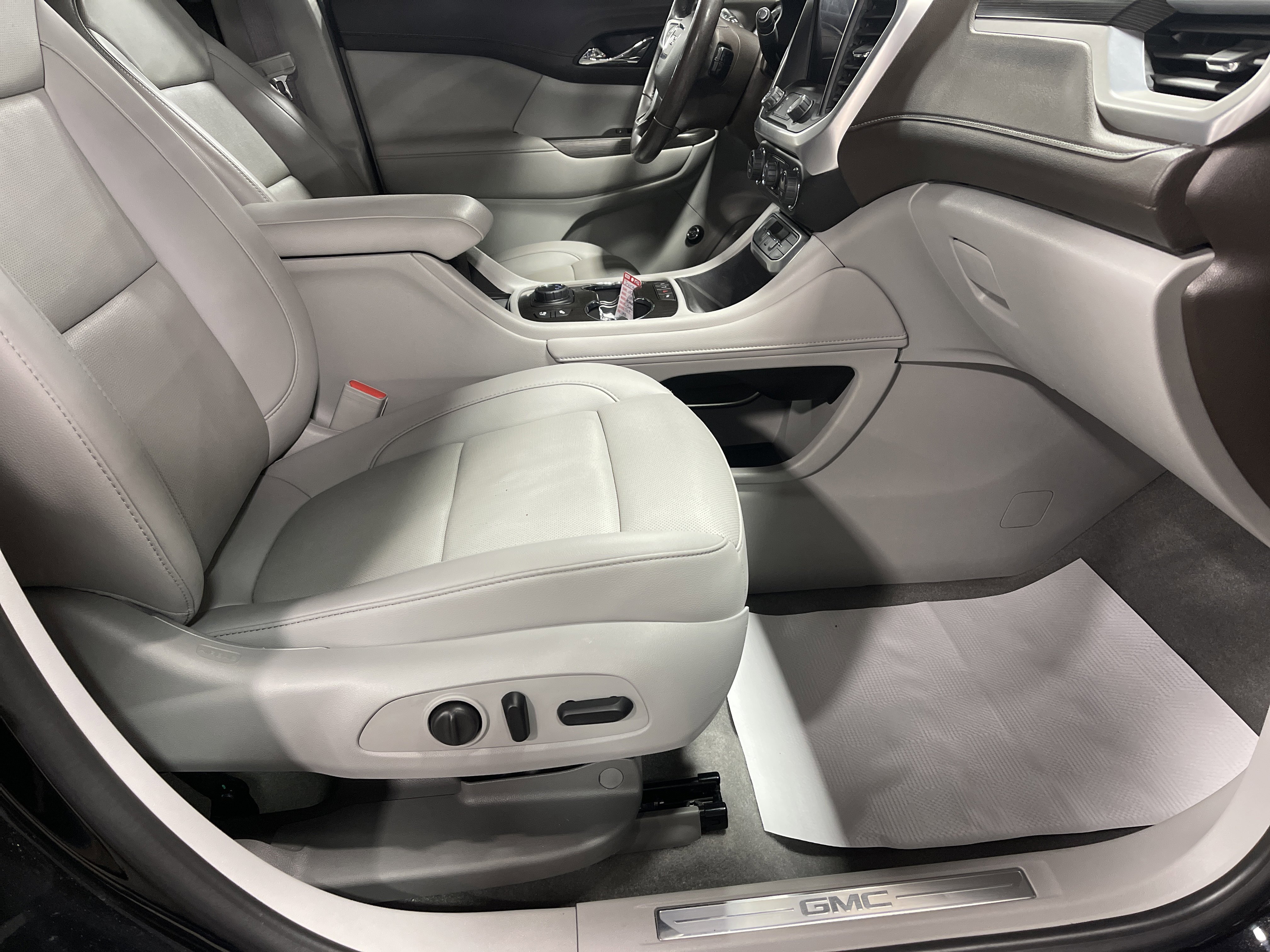 Used 2022 GMC Acadia SLT w/ Technology Package image 15