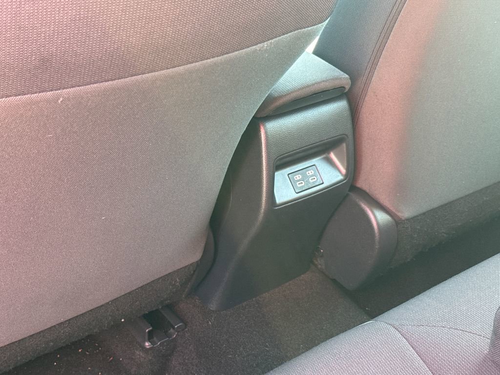 Used 2025 Toyota Corolla LE AWD/4WD image 37