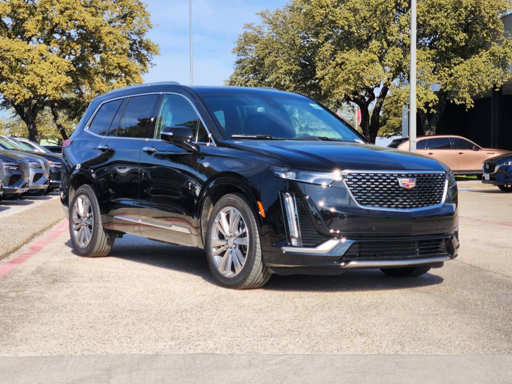 Used 2025 Cadillac XT6 Premium Luxury image 2