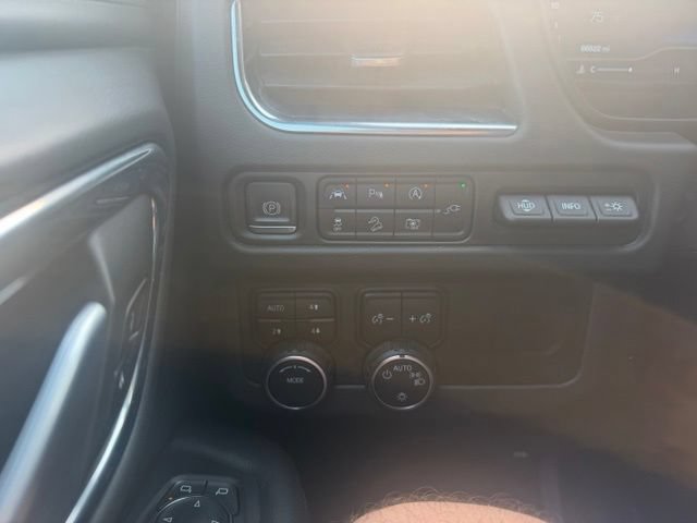 Used 2022 Chevrolet Suburban High Country AWD/4WD image 10