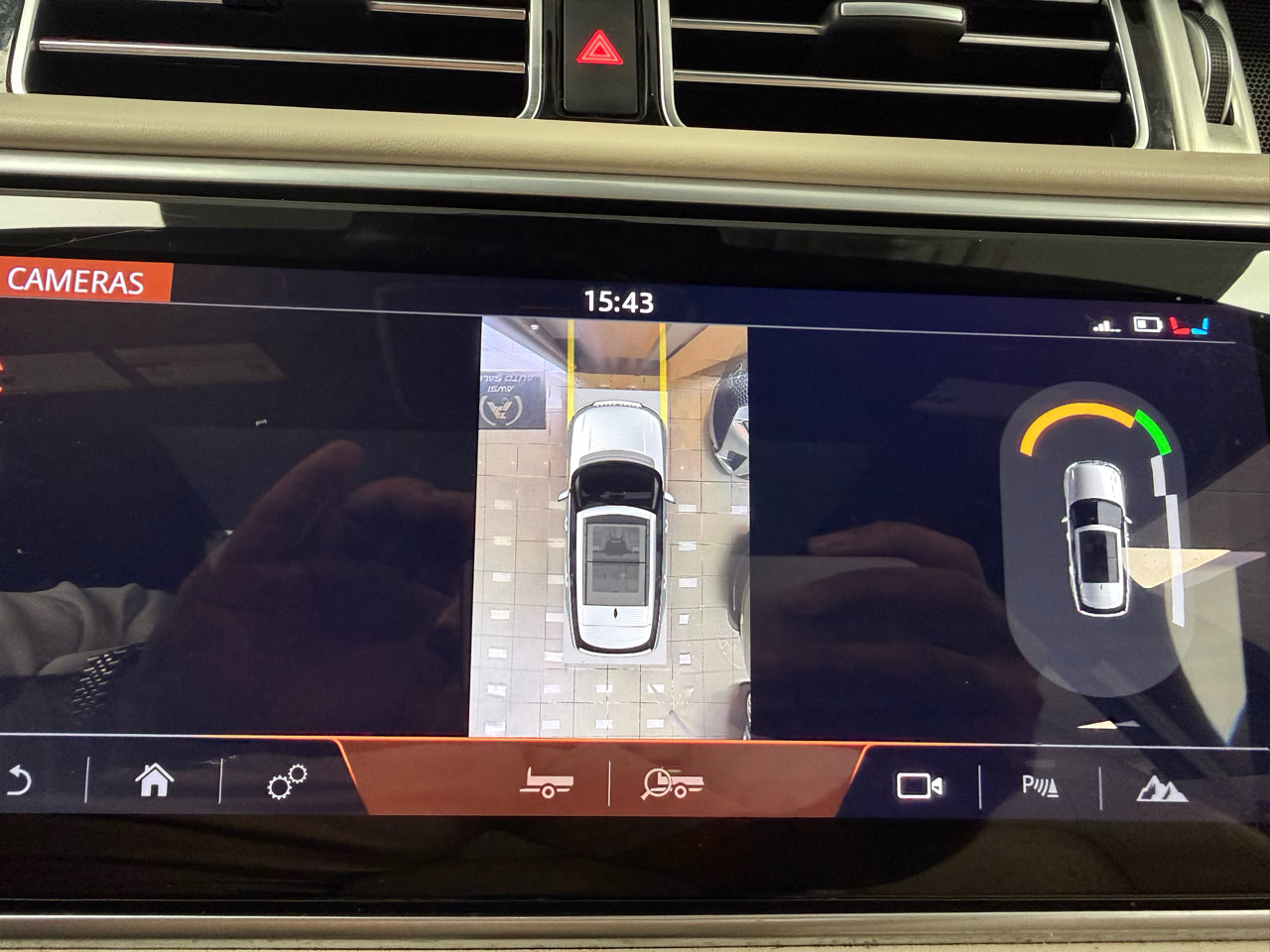 Used 2019 Land Rover Range Rover HSE image 20