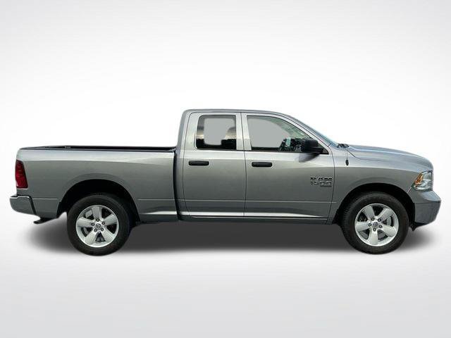 Used 2024 RAM 1500 Classic SLT AWD/4WD image 9