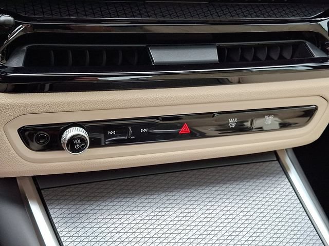 New 2026 BMW 330i xDrive Sedan w/ M Sport Package AWD/4WD image 15