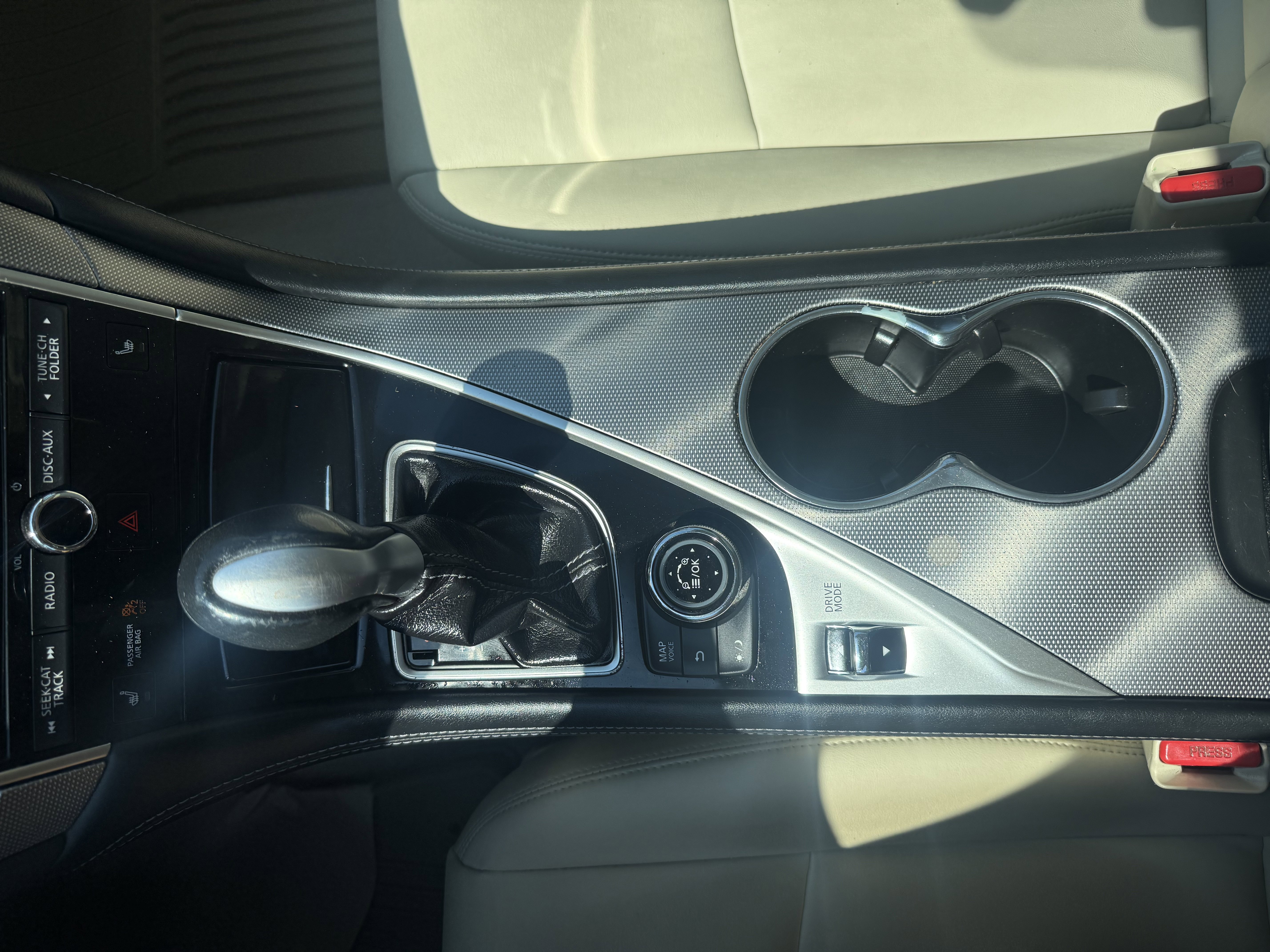 Used 2015 INFINITI Q50 Premium w/ Navigation Package AWD/4WD image 16