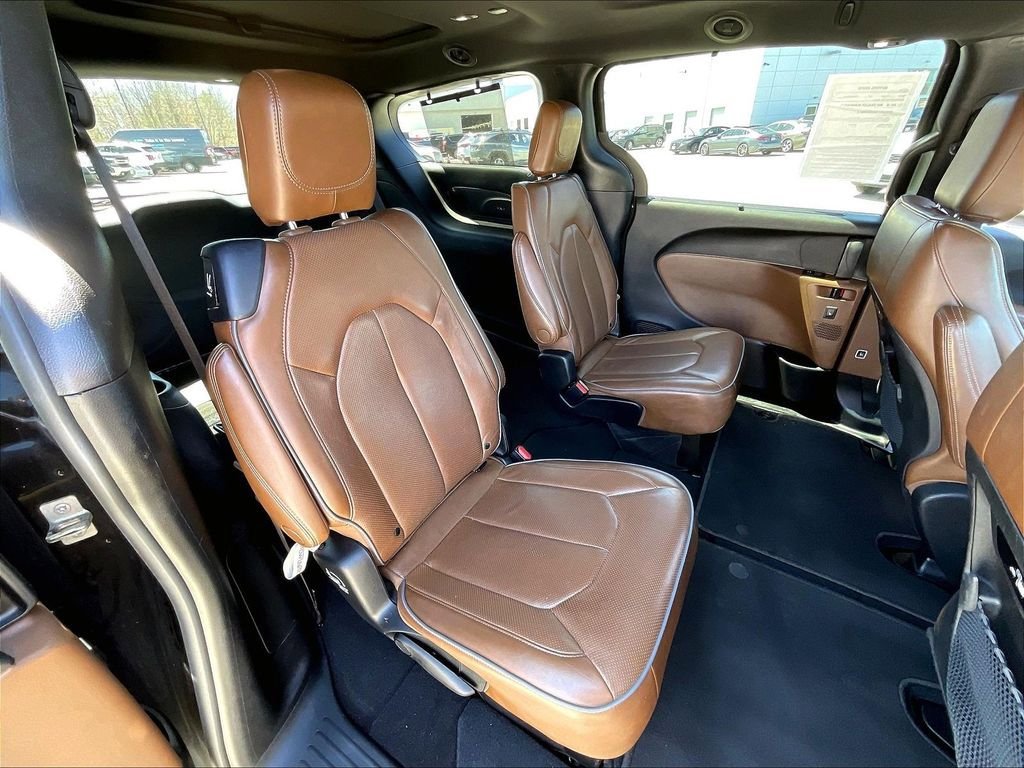 Used 2021 Chrysler Pacifica Limited AWD/4WD image 15