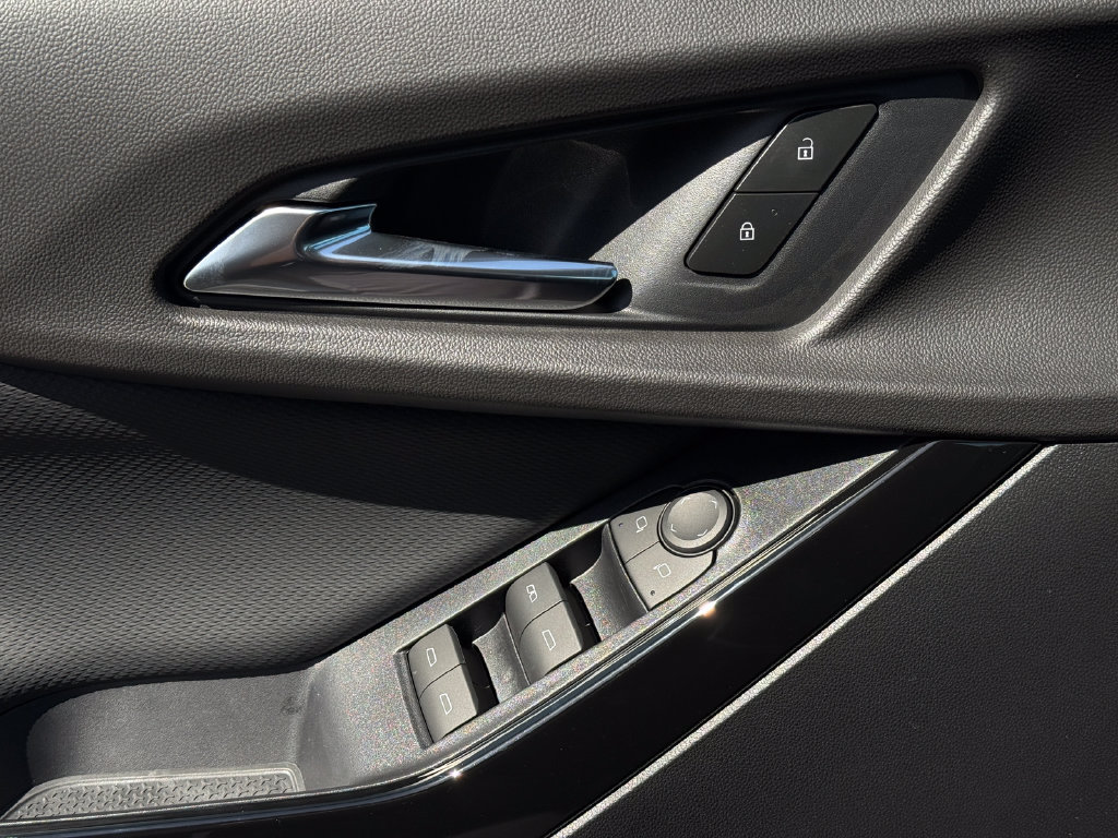 New 2027 Chevrolet Equinox LT w/ Convenience Package II FWD image 16
