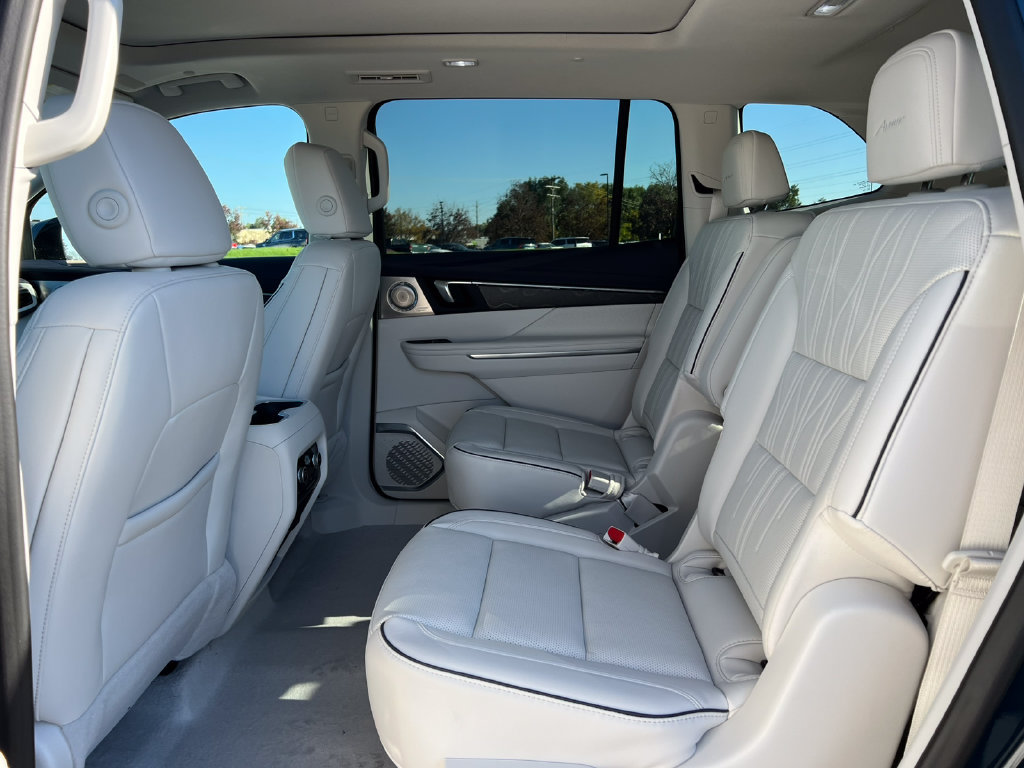 New 2027 Buick Enclave Avenir w/ LPO, Illumination Package AWD/4WD image 4