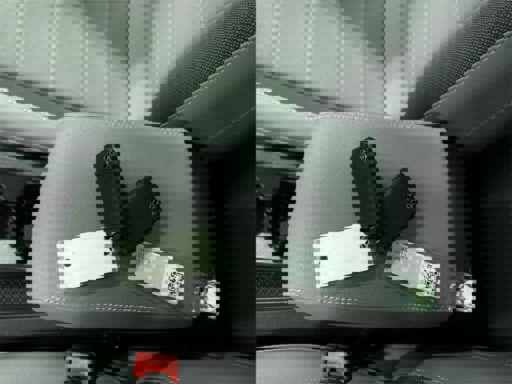 Used 2023 Volkswagen Taos SE w/ Panoramic Sunroof Package image 32