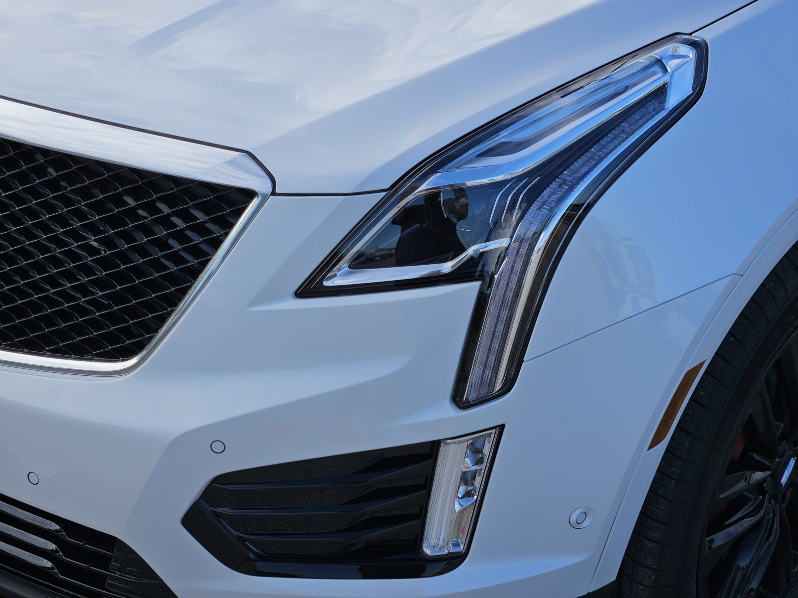New 2026 Cadillac XT5 Sportv w/ LPO, Onyx Lite Package AWD/4WD image 5