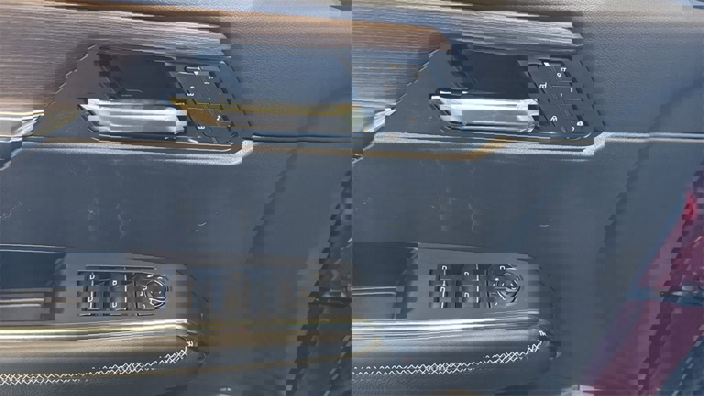 New 2026 GMC Acadia Denali w/ Super Cruise Package image 24