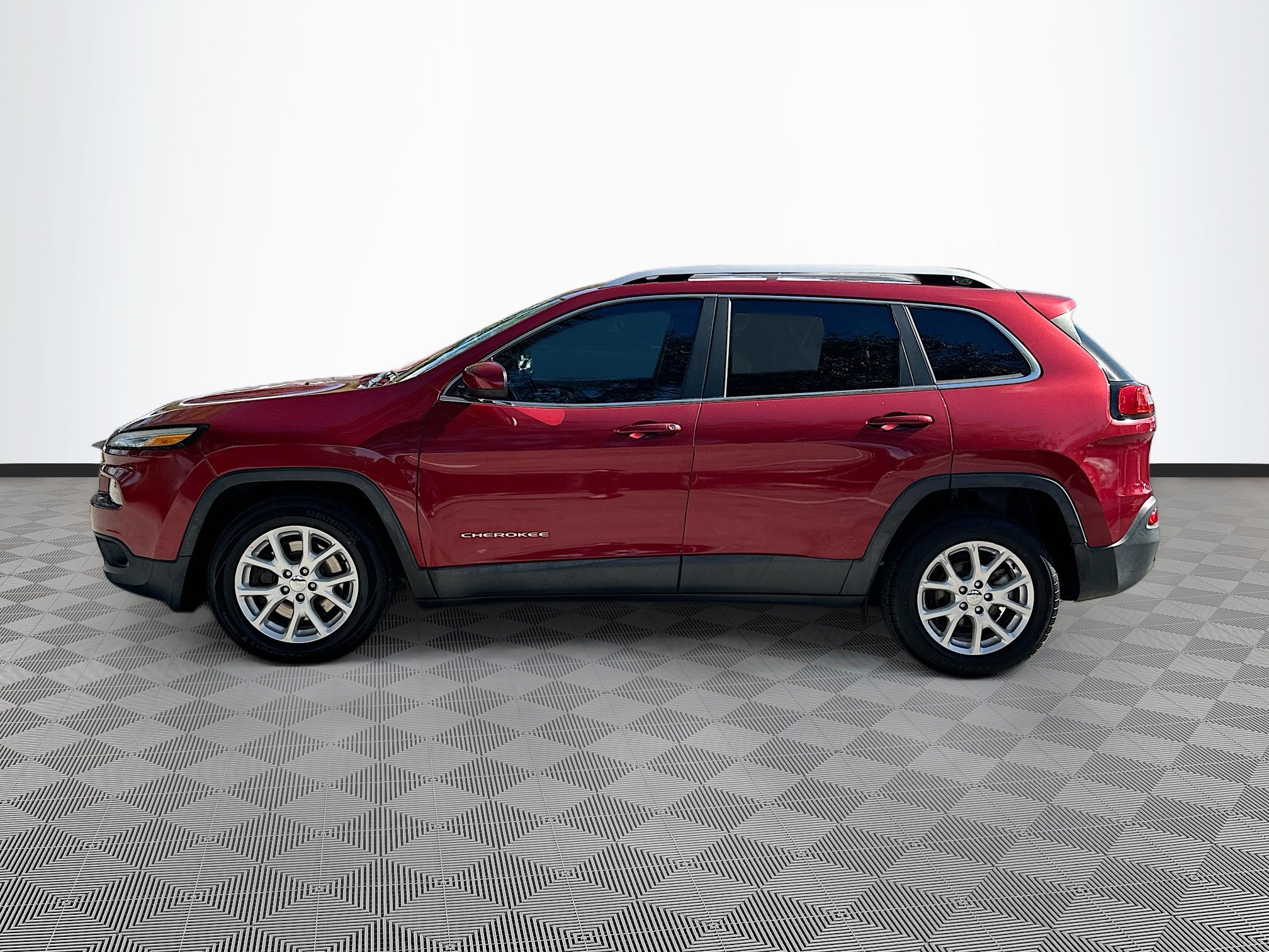Used 2017 Jeep Cherokee Latitude image 4