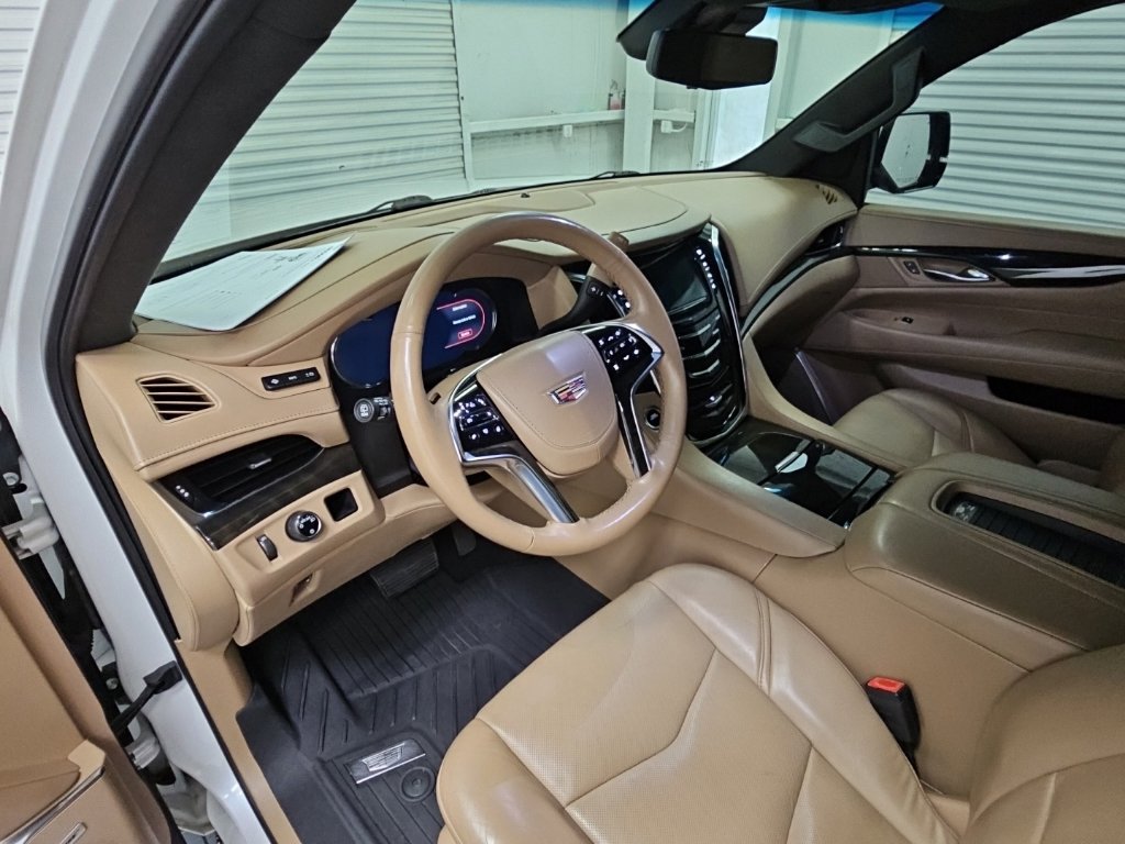 Used 2019 Cadillac Escalade ESV Platinum RWD image 13