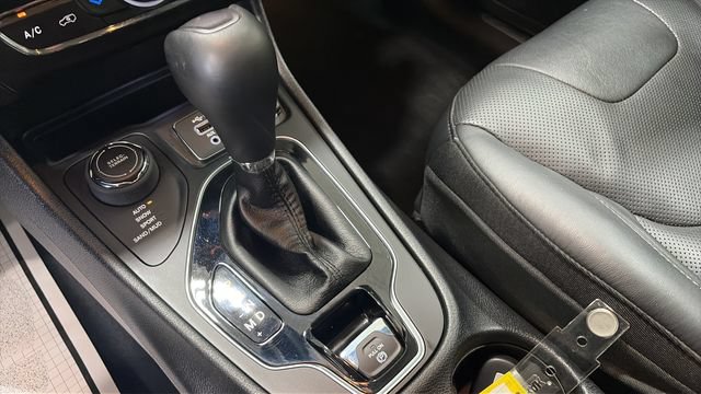 Used 2020 Jeep Cherokee Limited AWD/4WD image 18