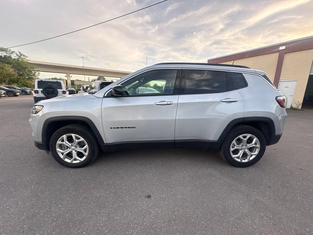 Used 2024 Jeep Compass Latitude AWD/4WD image 6