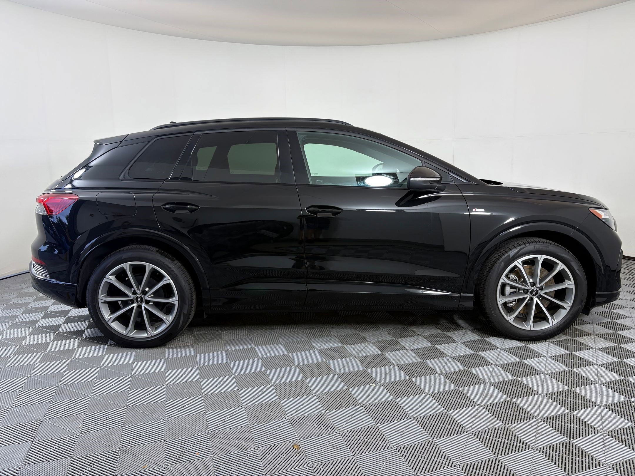 New 2026 Audi Q4 e-tron Premium image 7