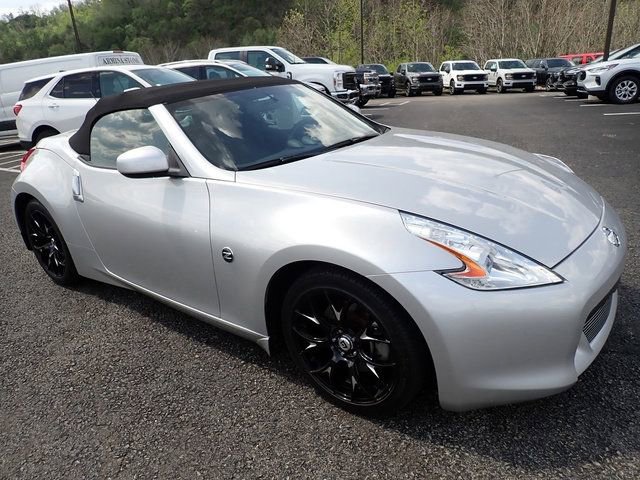Used 2010 Nissan 370Z Roadster RWD image 8