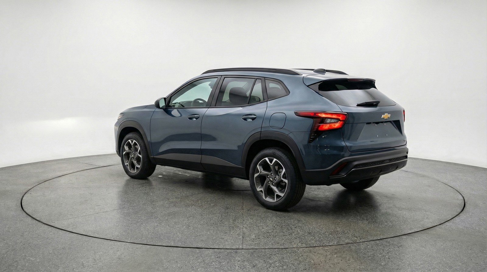 Used 2025 Chevrolet Trax LT FWD image 6