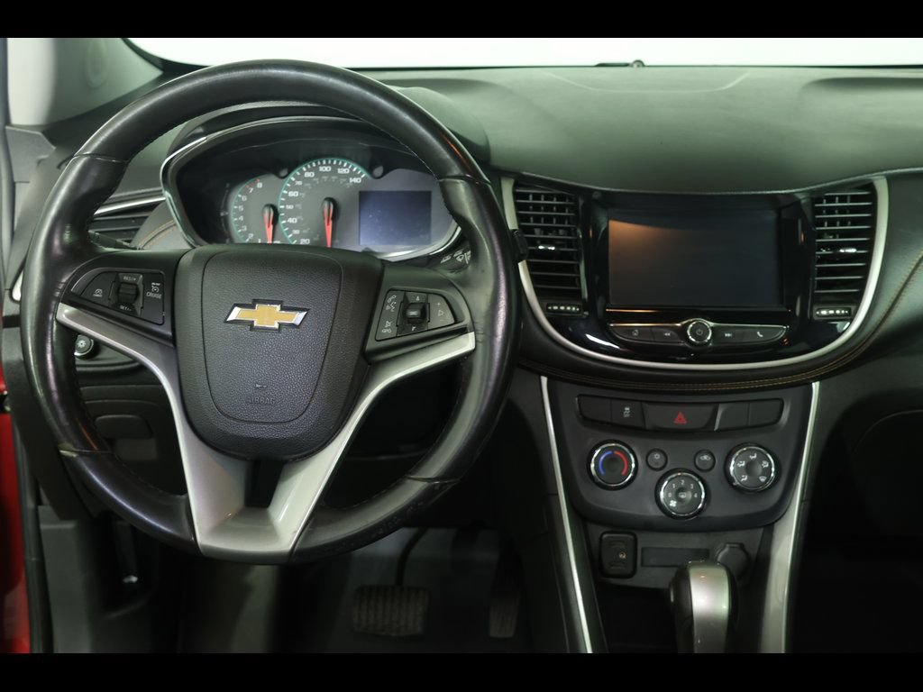 Used 2017 Chevrolet Trax LT w/ LT Convenience Package AWD/4WD image 12
