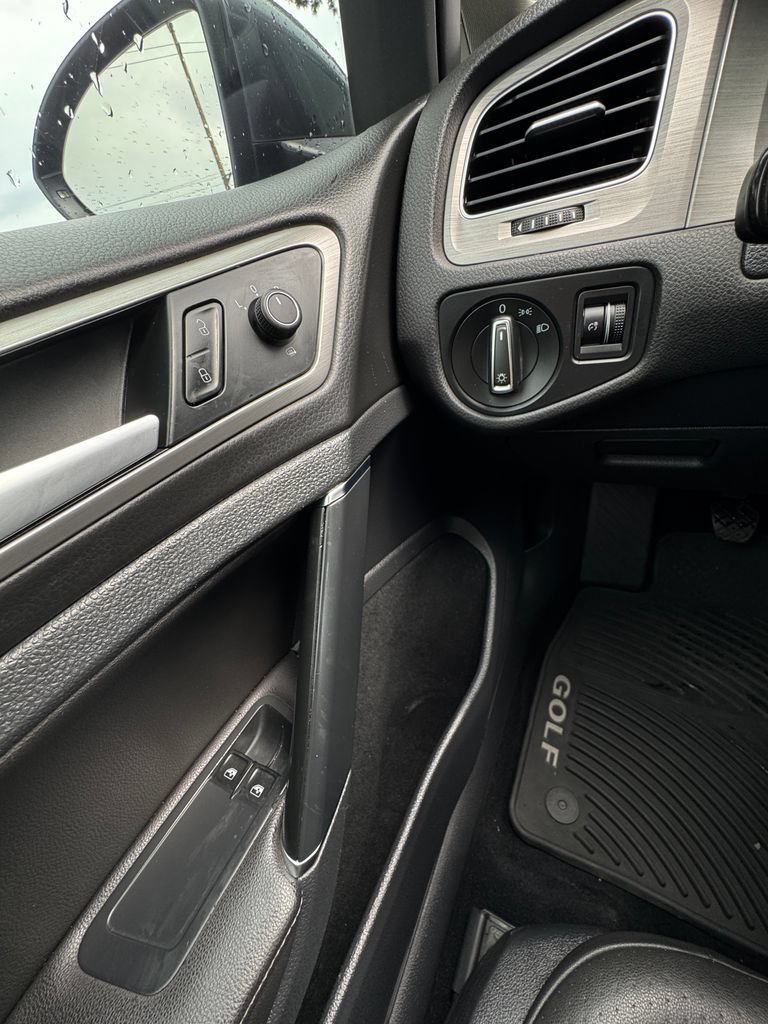 Used 2015 Volkswagen Golf S FWD image 15