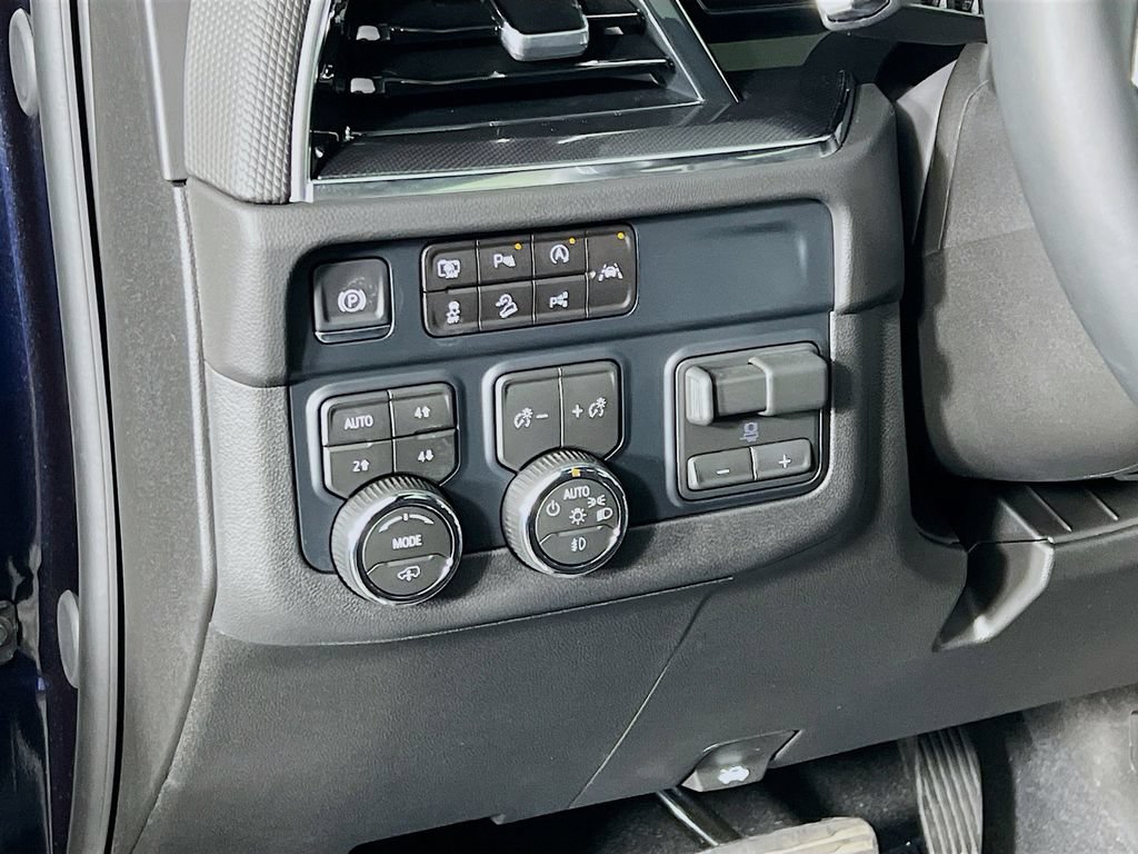 Used 2026 Chevrolet Suburban RST w/ Advanced Technology Package AWD/4WD image 10
