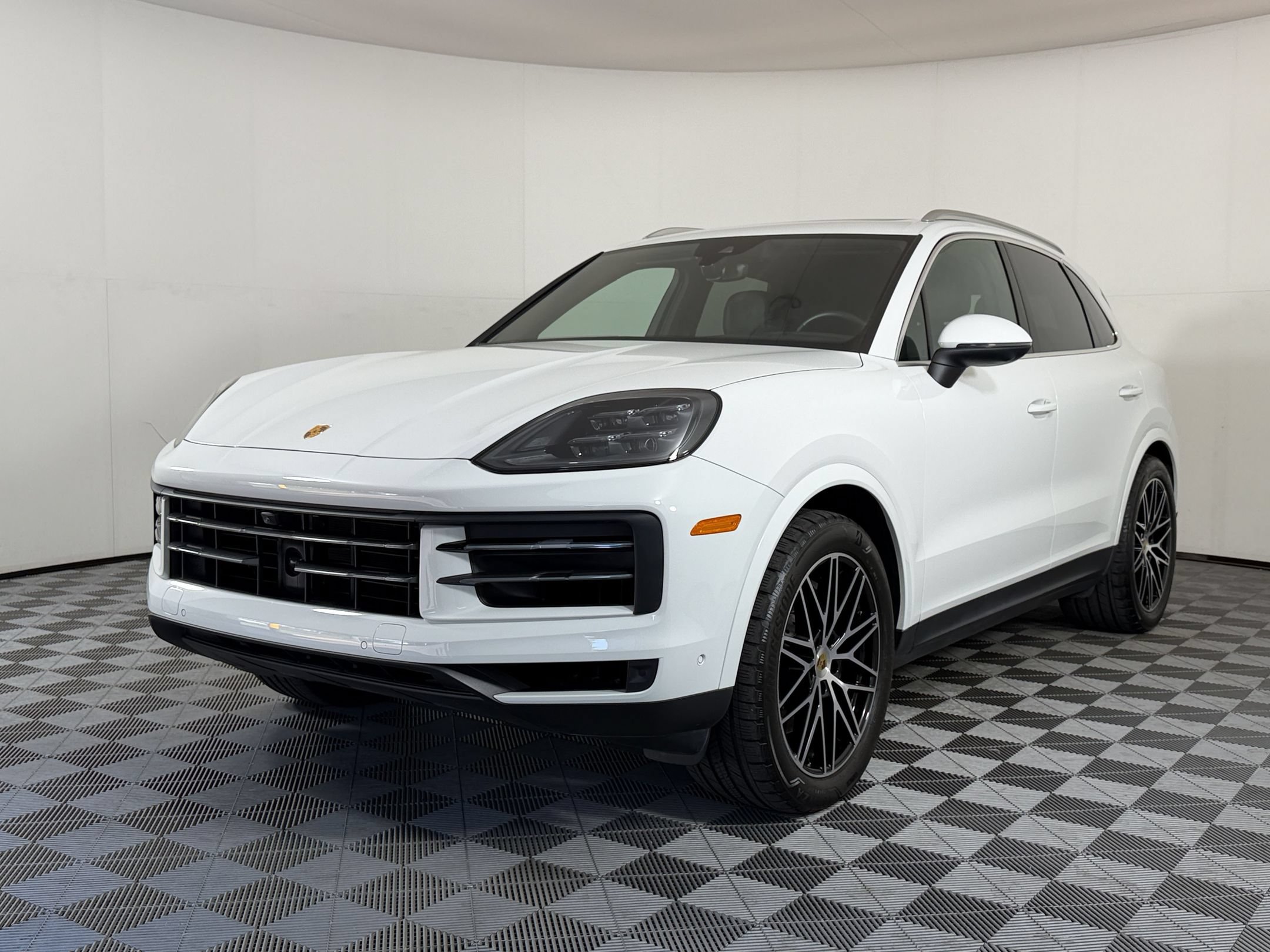 Certified 2024 Porsche Cayenne AWD/4WD image 1