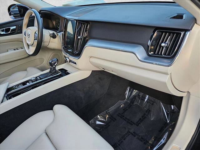 Used 2019 Volvo XC60 T5 Momentum w/ Multimedia Package FWD image 21
