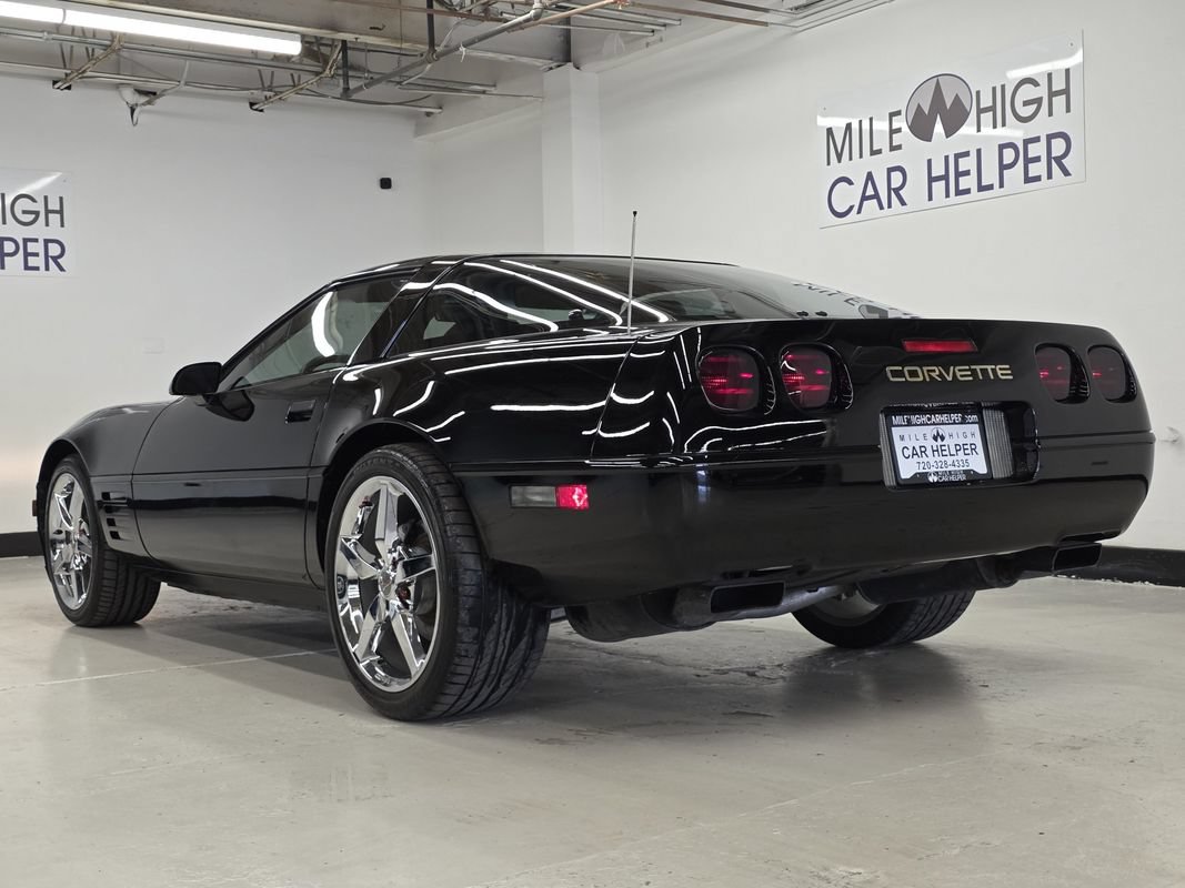 Used 1994 Chevrolet Corvette Coupe RWD image 12